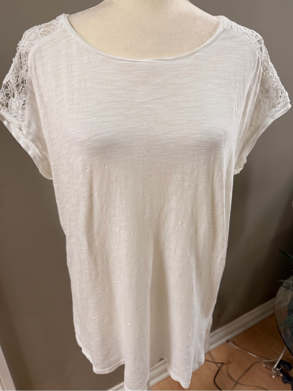CHICO’S White Lace Sleeve Blouse | Lightweight Textured Top | Cap Sleeve